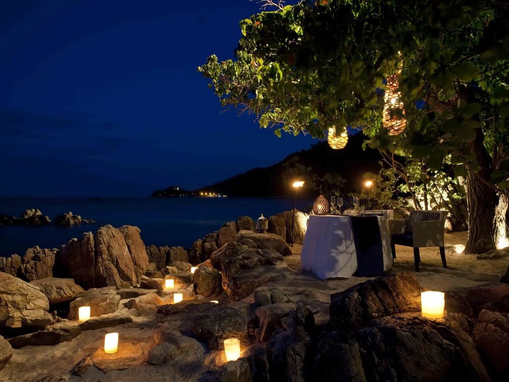 A romantic dinner for two on the rocky side of the beach