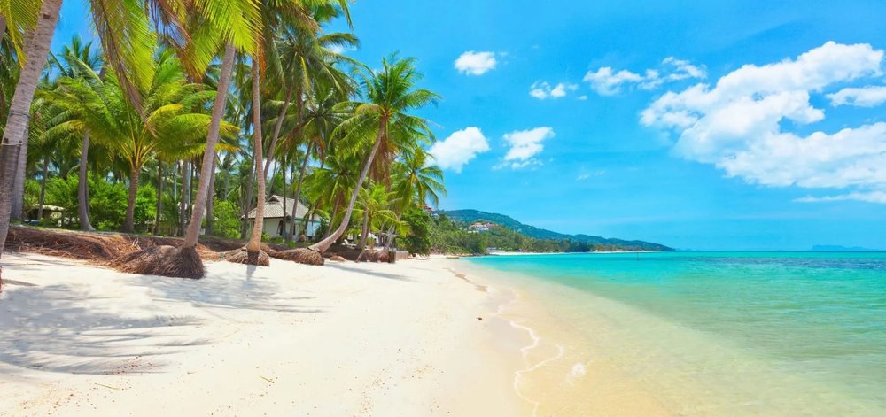 White sand and clear water in Koh Samui