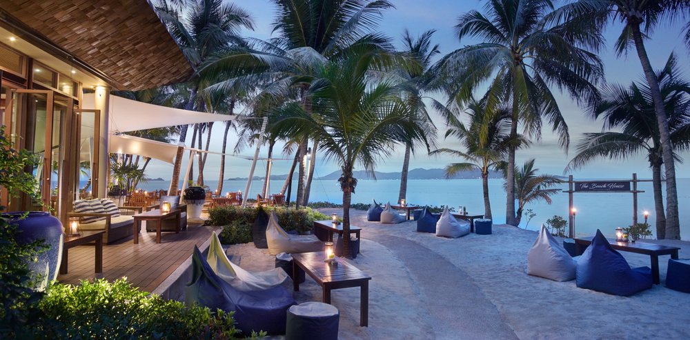 Beachfront tables set for dinner at Santiburi Koh Samui’s The Beach House & Bar