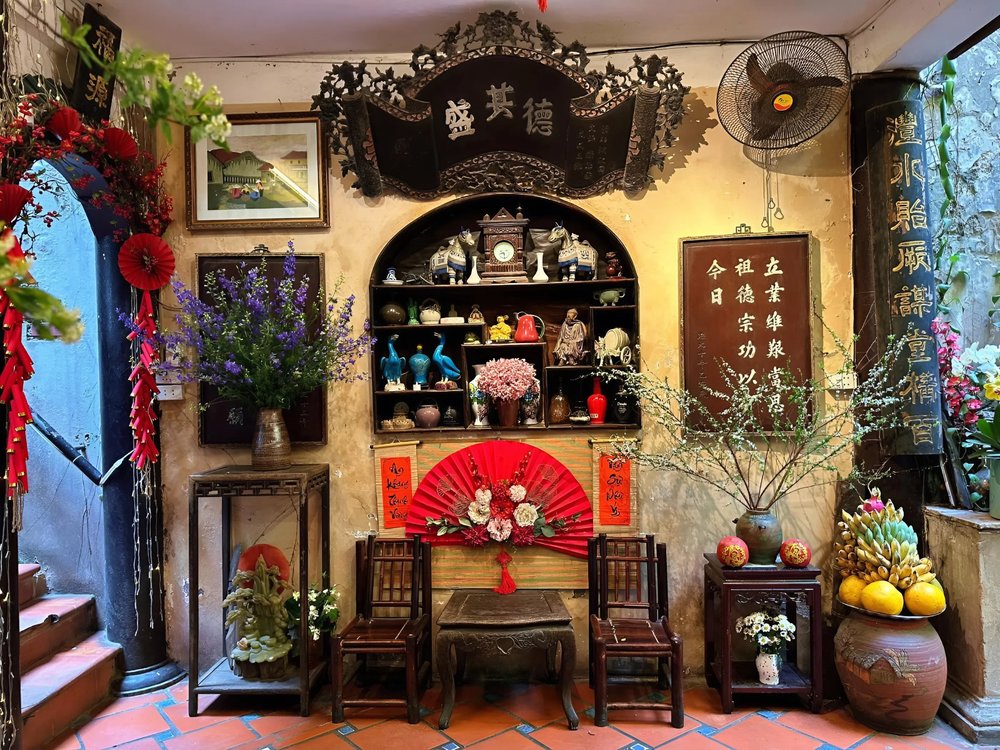 Traditional Vietnamese café with antique décor and flowers