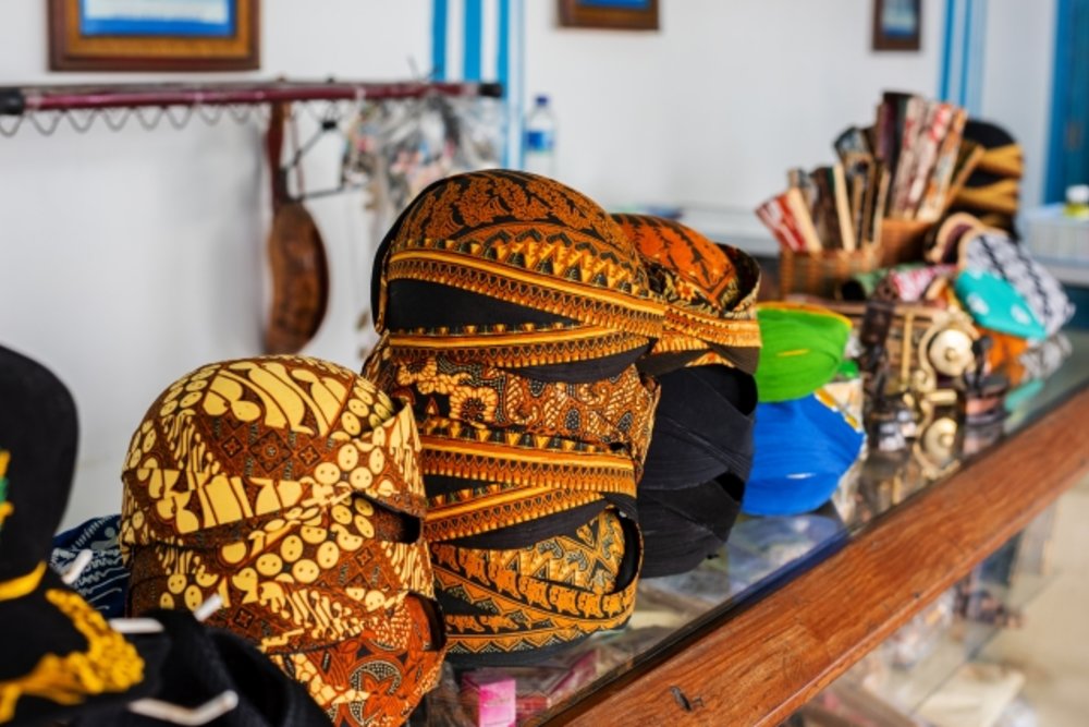 インドネシア　お土産　ブランコン（Blankon）