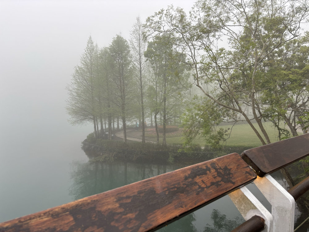 ひとり旅でも楽しめる!台中【日月潭】はツアー参加がおすすめです。 霧 日月潭