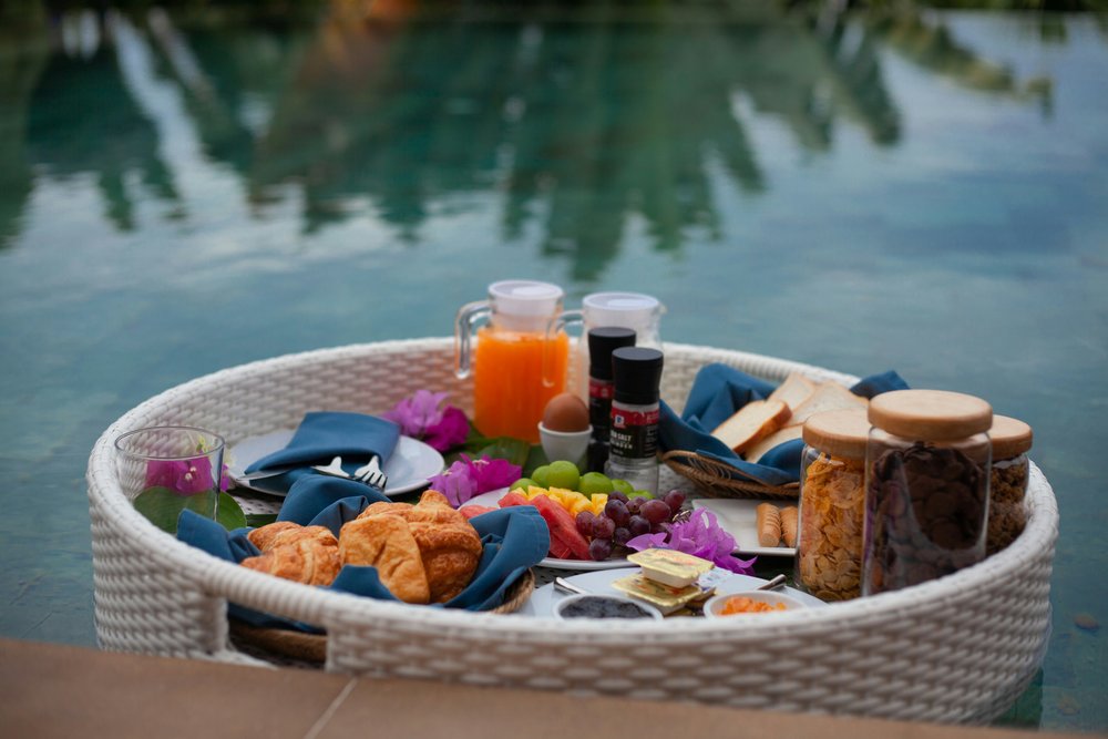 Floating tray with breakfast