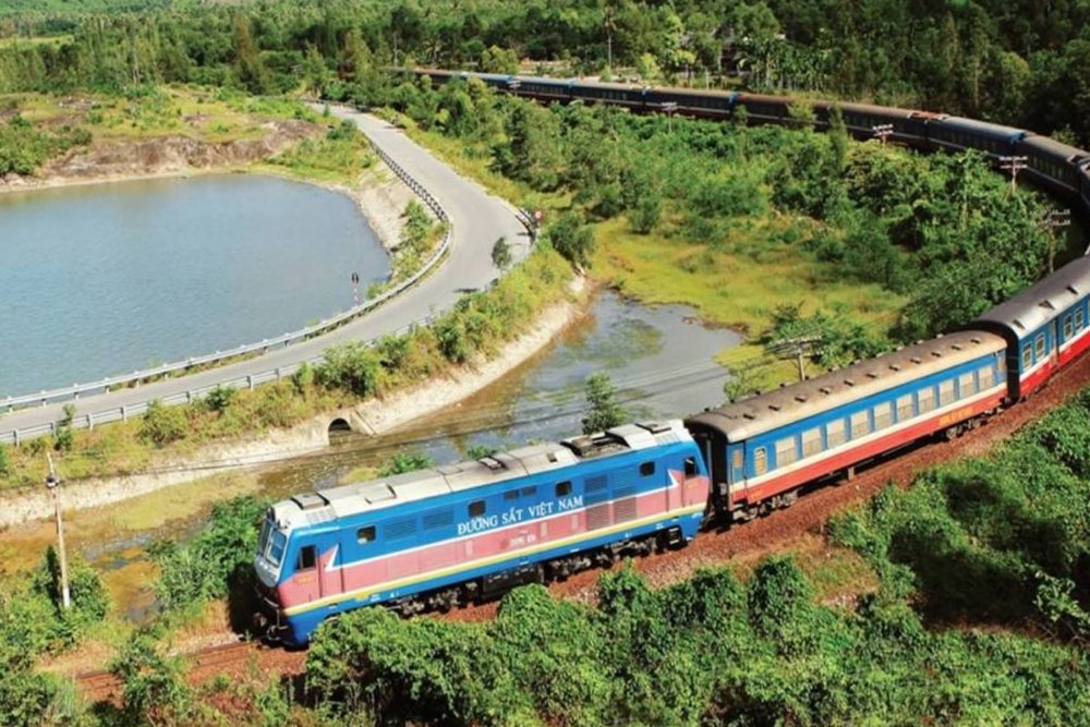 Di Chuyển Bằng Xe Khách Hoặc Tàu Hỏa