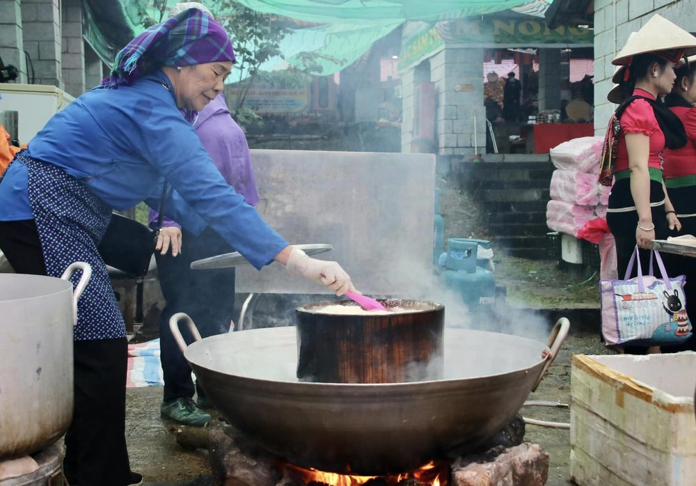 Thưởng Thức Tại Khu Làng Dân Tộc