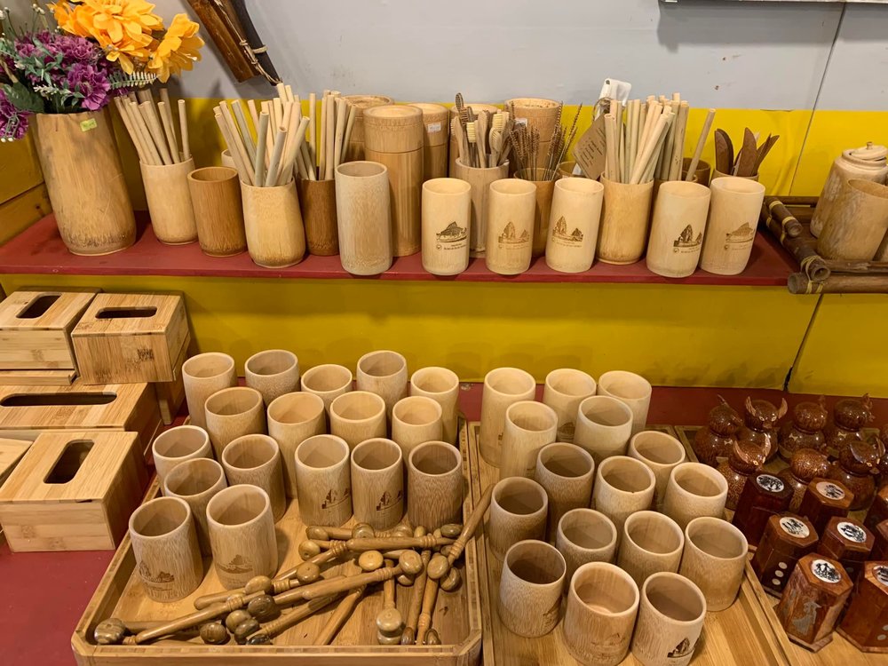 Mua Quà Lưu Niệm Mang Đậm Hồn Việt