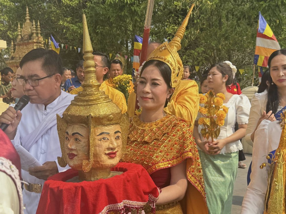 Lễ Hội Tái Hiện và Giới Thiệu Bản Sắc Dân Tộc