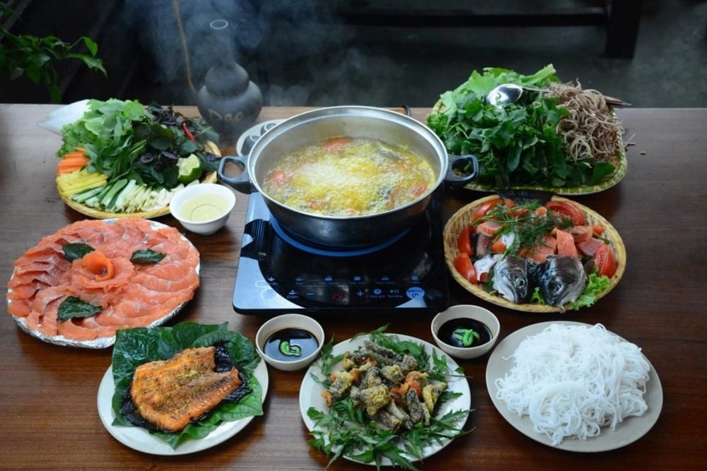 Buổi Tối - Thưởng Thức Lẩu Cá Hồi Vân Và Rượu Táo Mèo