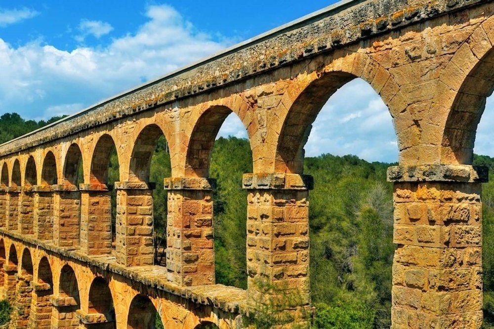 roman aqueduct in Tarragona spain, barcelona day trip idea