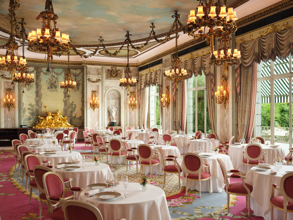 The ornate and elegant dining room at The Ritz Restaurant / Photo credits: Jack Hardy on Wikimedia Commons