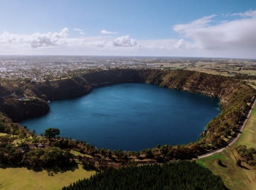 藍湖，甘比爾山