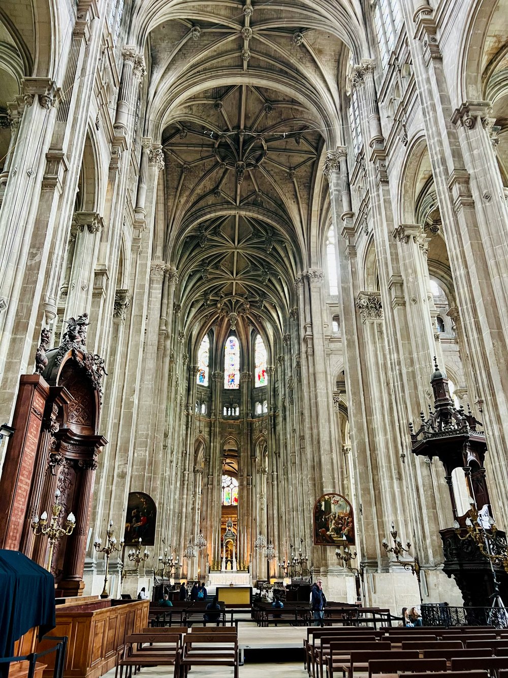 The tall ceiling of Église Saint Eustache, which produces good acoustics for concerts
