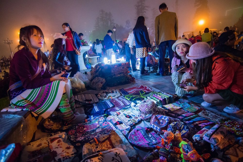 Buổi Tối: Dạo Chợ Đêm Sapa - Thưởng Thức Món Ăn Đặc Sản