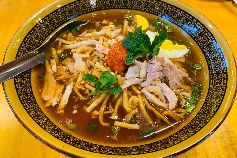 Buổi Sáng: Thức Dậy Bằng Một Tô Cốn Sủi Nóng Hổi