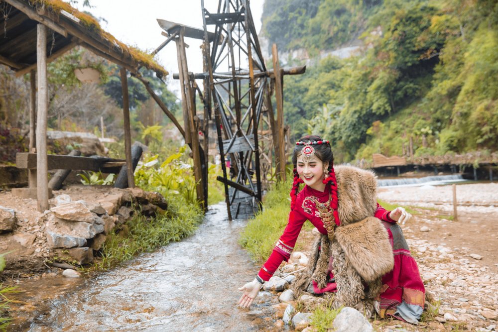 Buổi Trưa: Dạo Chơi Bản Cát Cát - Hóa Thân Thành Nàng Thơ Giữa Núi Rừng