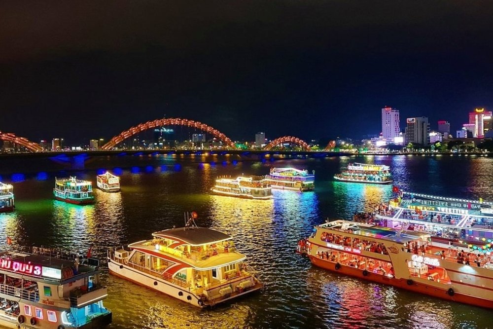 Buổi Tối - Du Thuyền Sông Hàn Và Cầu Rồng Phun Lửa