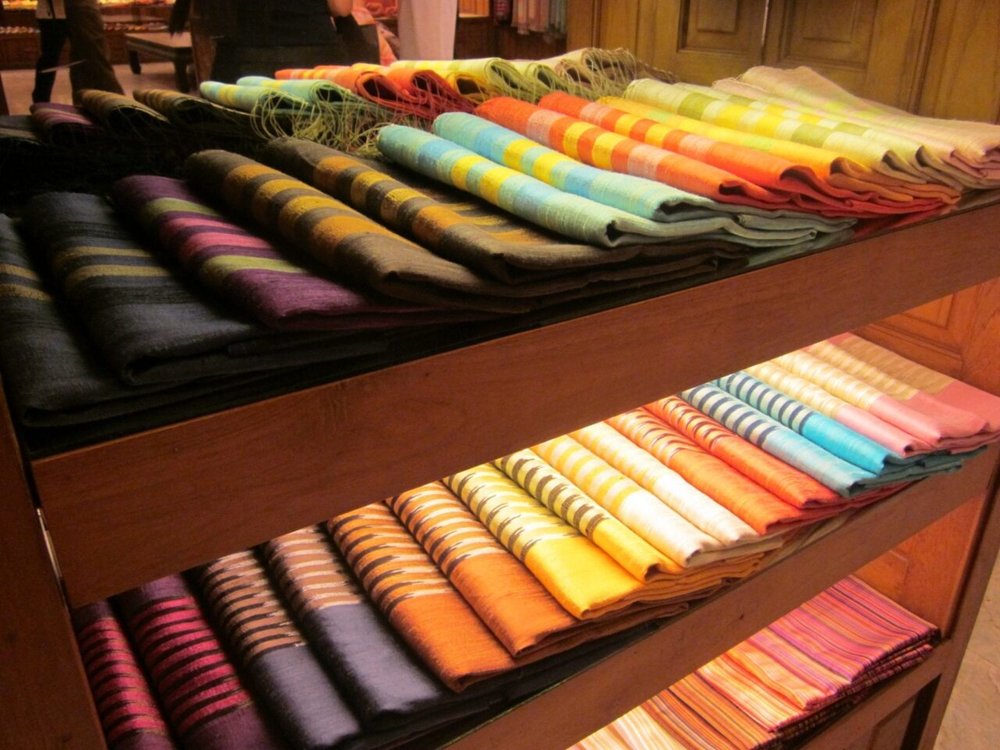 Tơ Lụa Thái Lan: Món Quà Sang Trọng, Đạt Chuẩn Hoàng Gia