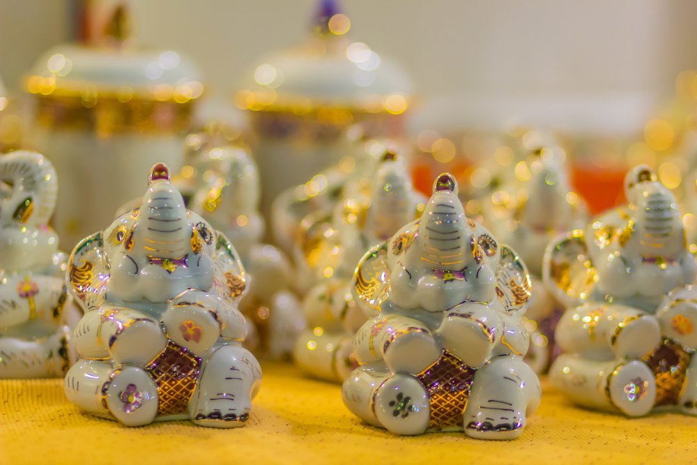 Tượng Phật/Tượng Voi Nhỏ: Biểu Tượng May Mắn Và Bình 