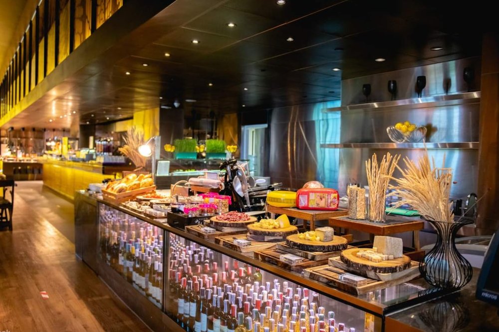 The Kitchen Table - Trải Nghiệm Buffet Quốc Tế Sang Trọng Giữa Lòng Bangkok