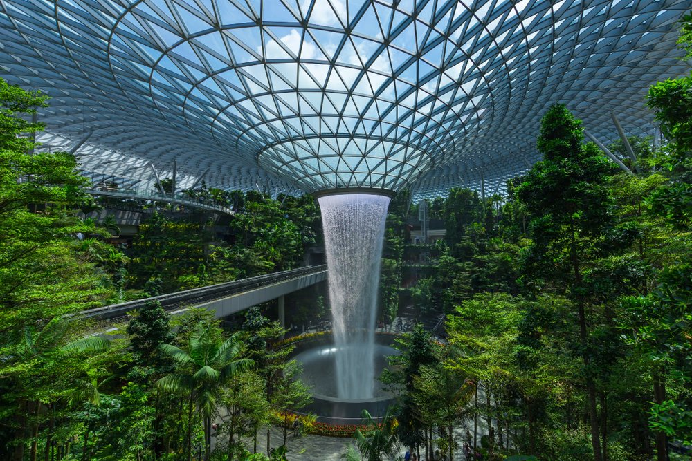 Jewel Changi: Chiêm Ngưỡng Thác Nước Trong Nhà Lớn Nhất Thế Giới