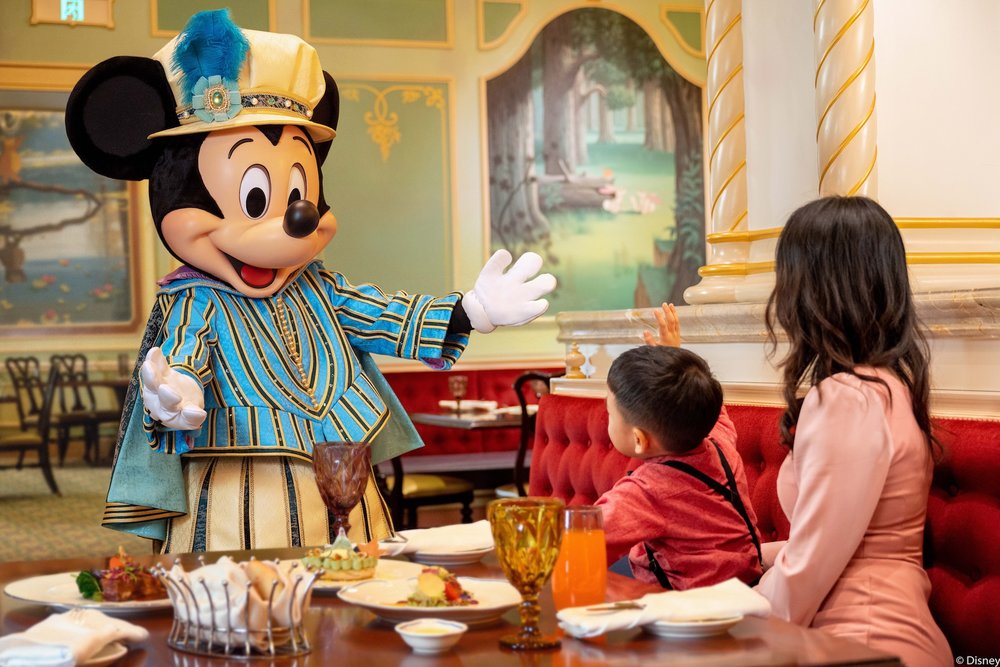 Shanghai Disneyland Dine-In-Castle