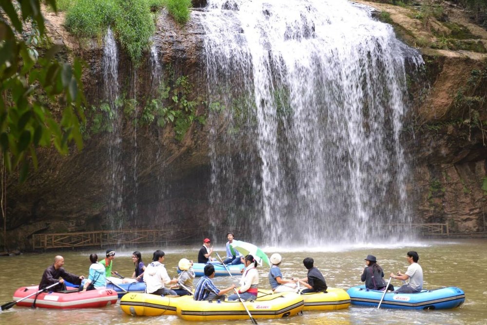 Chèo Thuyền Phao Trên Suối - Chill Dưới Chân Thác