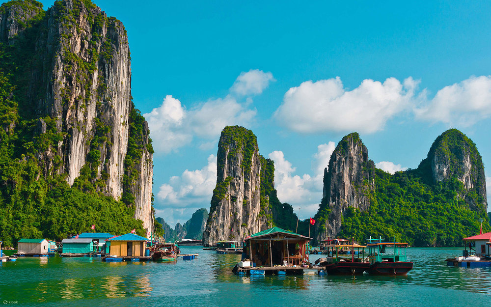  Towering limestone islands at Hạ Long Bay, Vietnam