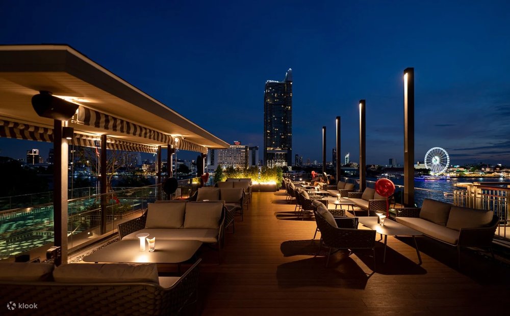 Dark Waters Rooftop Bar: Cocktail Thủ Công - Làn Gió Mới Tại Samyan