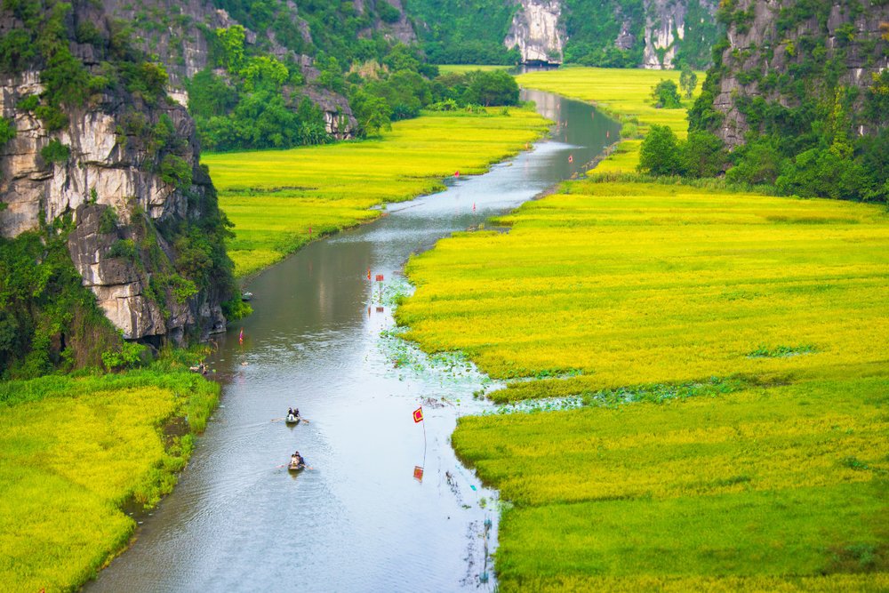  Chèo Thuyền Khám Phá Vẻ Đẹp Tràng An Ở Ninh Bình
