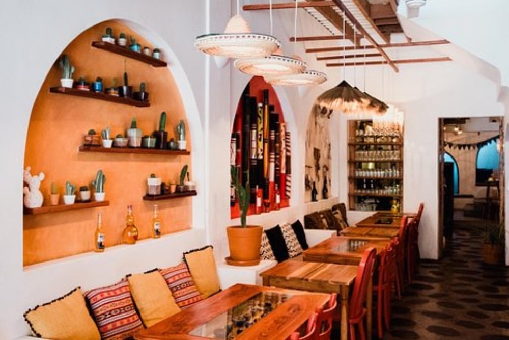 Buổi Trưa: Lên Tàu Cao Tốc - Hành Trình Từ Viêng Chăn Đến Luang Prabang