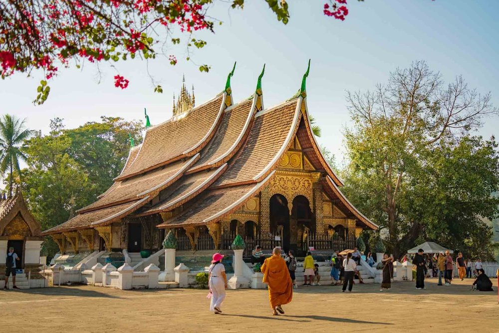 Buổi Chiều: Dạo Bước Giữa Những Ngôi Chùa Cổ Kính Của Cố Đô