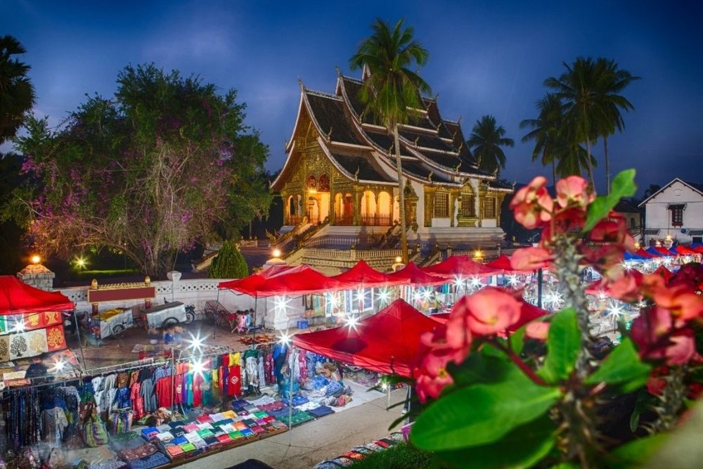 Buổi Tối: Tản Bộ Chợ Đêm Luang Prabang - Hơi Thở Bình Yên Của Xứ Lào