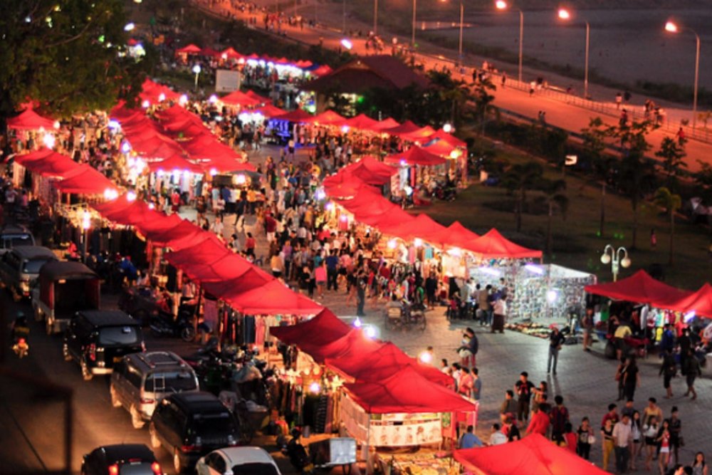 Buổi Tối: Dạo Chợ Đêm Và Thưởng Thức Ẩm Thực Địa Phương