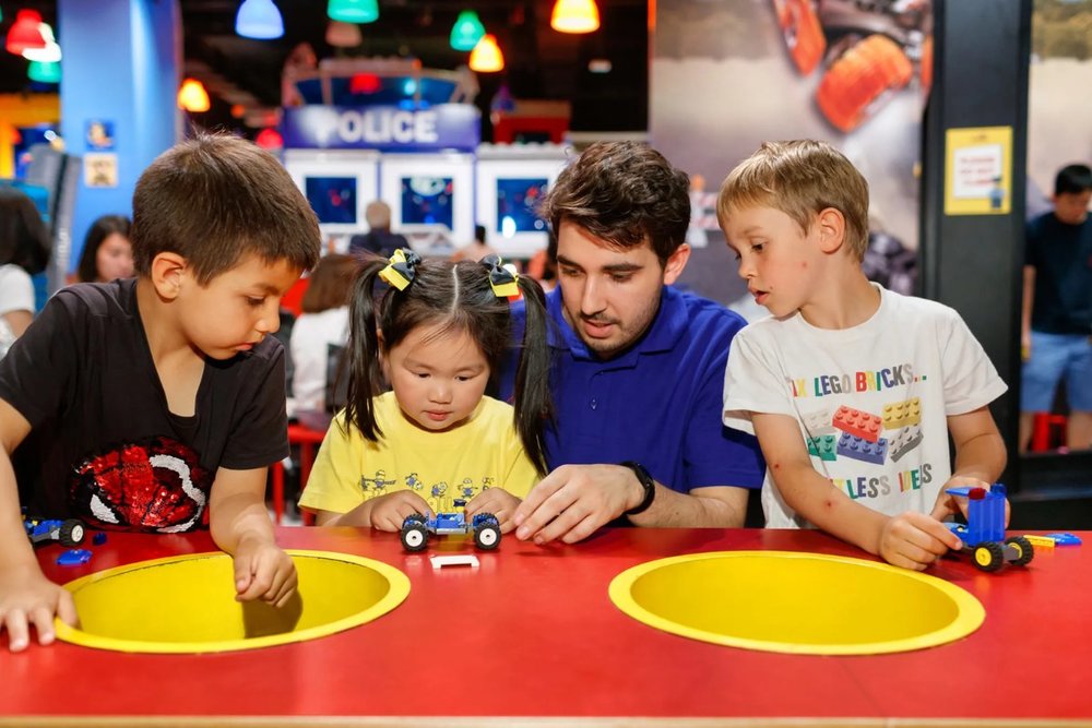 Tự Tay Lắp Xe Và Đua Ở LEGO Racers: Build & Test