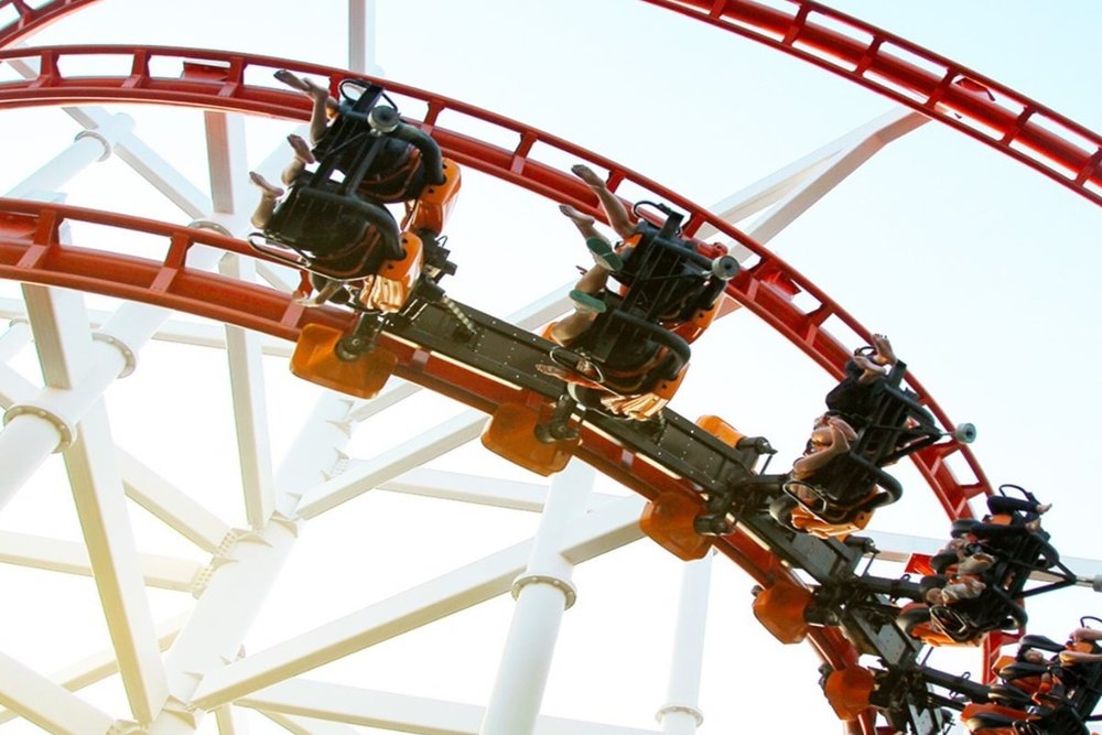 The Gold Coaster - Tàu Lượn Cổ Điển Đầy Thử Thách