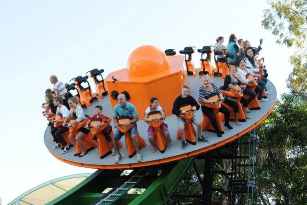 Shockwave - Trò Đĩa Xoay Trượt Trên Đường Ray Chữ U