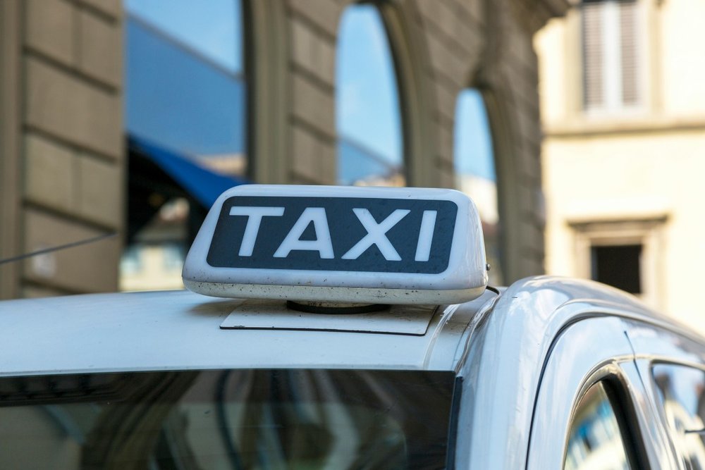 Chi Phí Trung Bình Và Thời Gian Di Chuyển Bằng Taxi Hoặc Uber