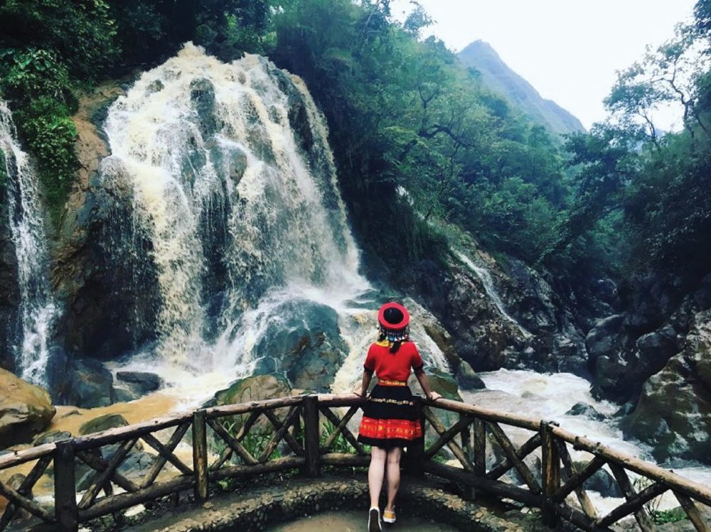 Hoá Thân Thành Sơn Nữ Tại Thác Bạc Sapa