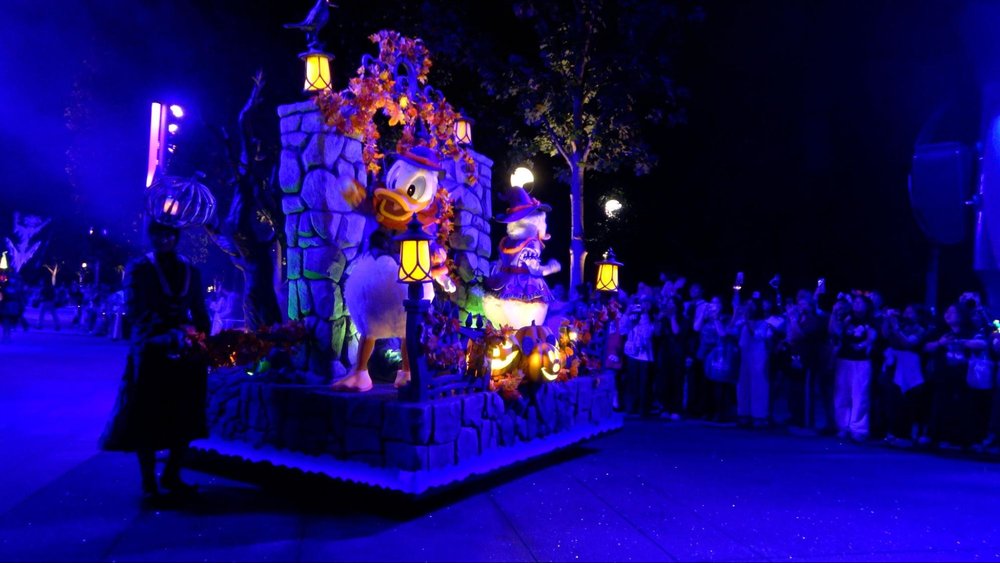 上海ディズニーのハロウィーン特集2025 ハロウィンデコレーション ドナルド フロート パレード