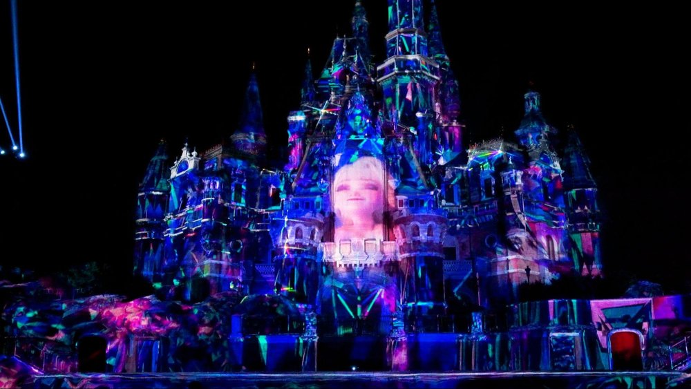 上海ディズニーのハロウィーン特集2025 ハロウィンデコレーション イルミネート! ナイトタイム・セレブレーション お城 プロジェクションマッピング