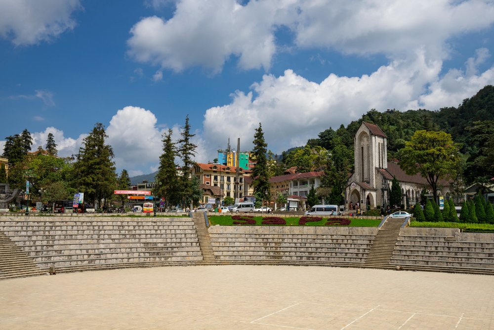Quảng Trường Sa Pa & Nhà Thờ Đá