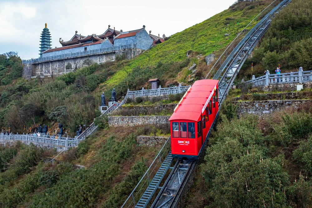 Ga Mường Hoa và Cáp Treo Fansipan Legend