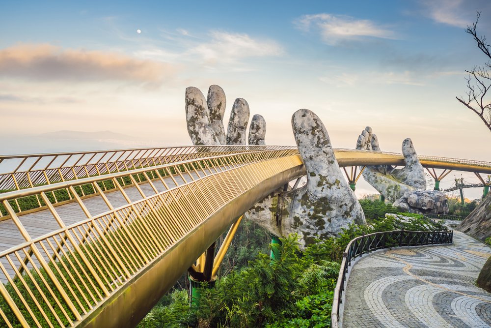 Đà Nẵng - Hành Trình Giữa Biển Xanh Và Phố Cổ Vàng