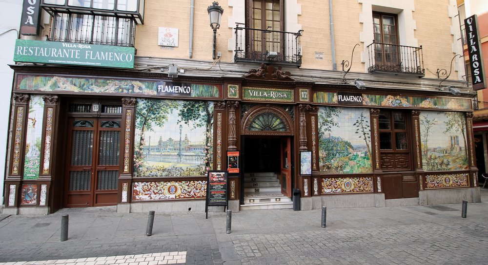 The exterior of Tablao Flamenco 1911 is covered in landscape murals