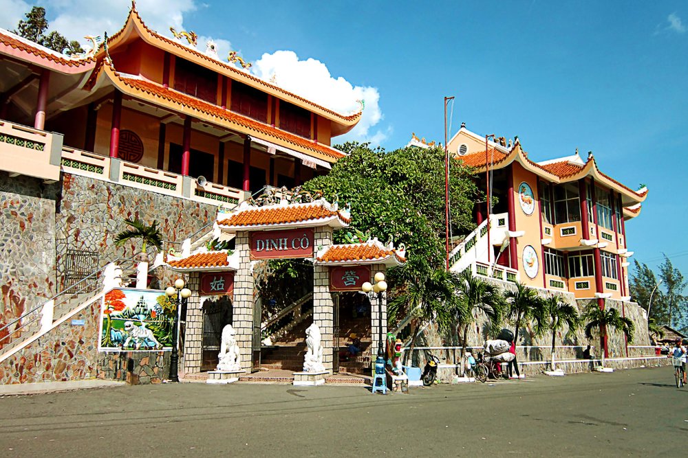 Đền Dinh Cô - Linh Thiêng Giữa Biển Trời