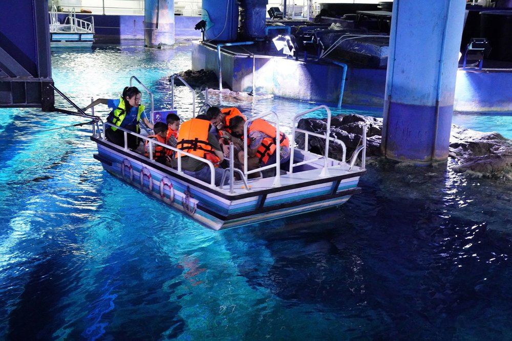 Các Quầy Hàng Trong Khuôn Viên Thủy Cung 