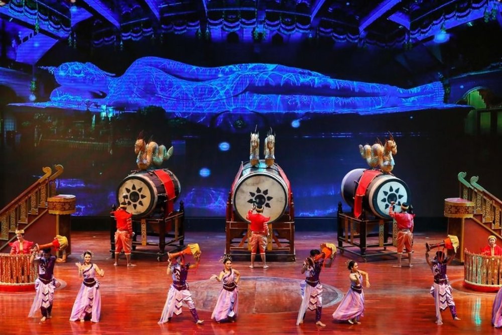 Buổi Trưa: Trên Đường Đến Pattaya - Dừng Chân Ở Vườn Nhiệt Đới Nong Nooch