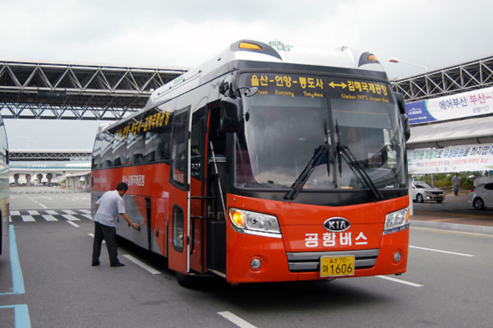 Ưu Điểm Và Nhược Điểm Của Xe Bus Limousine