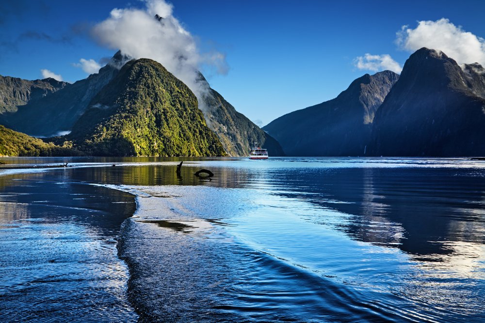 Khám Phá Vẻ Đẹp Huyền Ảo Tại Milford Sound