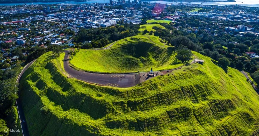 Chinh Phục Đỉnh Núi Lửa Mount Eden